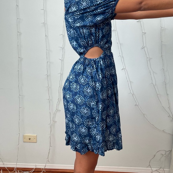 Elegant Blue Patterned Dress - Picture 4 of 5